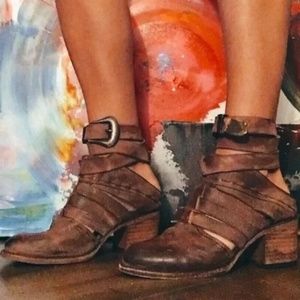 Freebird by Steven Lucky Mule Clogs Heels Leather Brown Wraparound belt